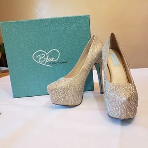 NIB Blue by Betsey Johnsin rhinestone Wish heel